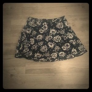 Forever 21 black and white flowered skirt